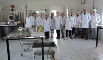 Projeto Quintais capacita estudantes dos cursos de Química de Alimentos e de Tecnologia de Alimentos da UFPel em processamento de doces