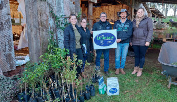 Equipe realiza entrega de Dois Quintais Orgânicos