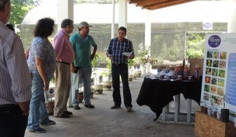 Projeto Quintais Orgânicos de Frutas recebe visita de técnicos do INIA.