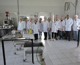 Projeto Quintais capacita estudantes dos cursos de Química de Alimentos e de Tecnologia de Alimentos da UFPel em processamento de doces